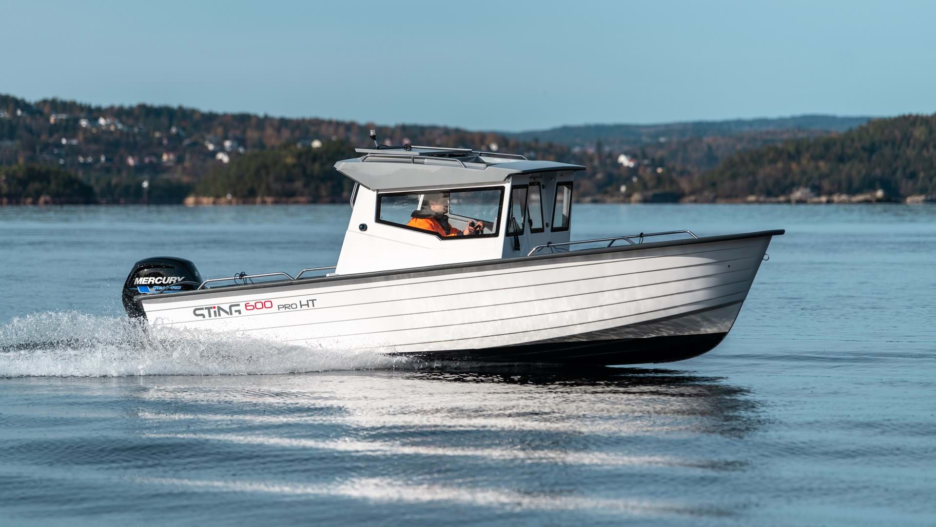 Sting 600 Pro HT At Sea Seen From Starboard Side